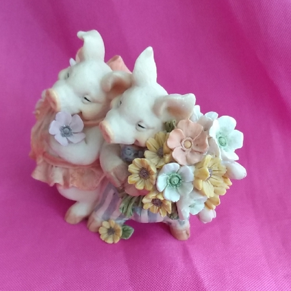 Adorable Vintage Happy couple Figurine with Flowers - Picture 4 of 8